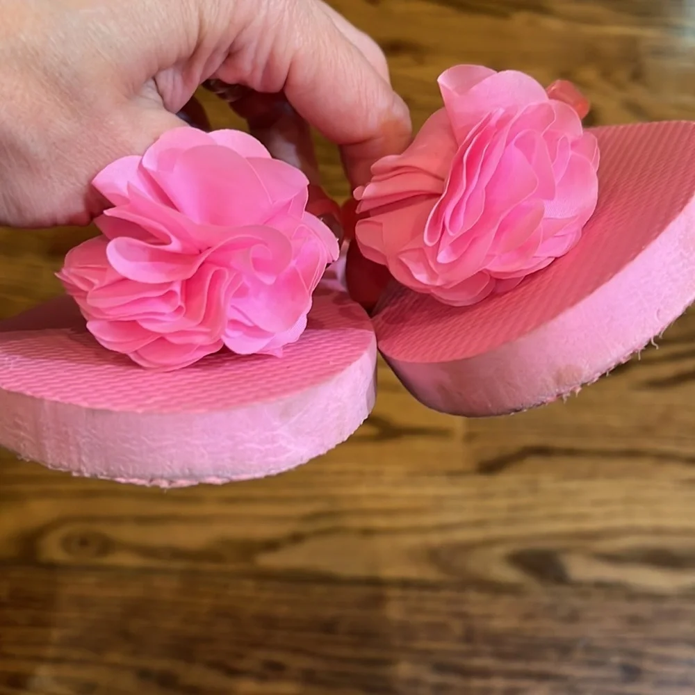 Gap kids pink flip flops with rose detail size 3.